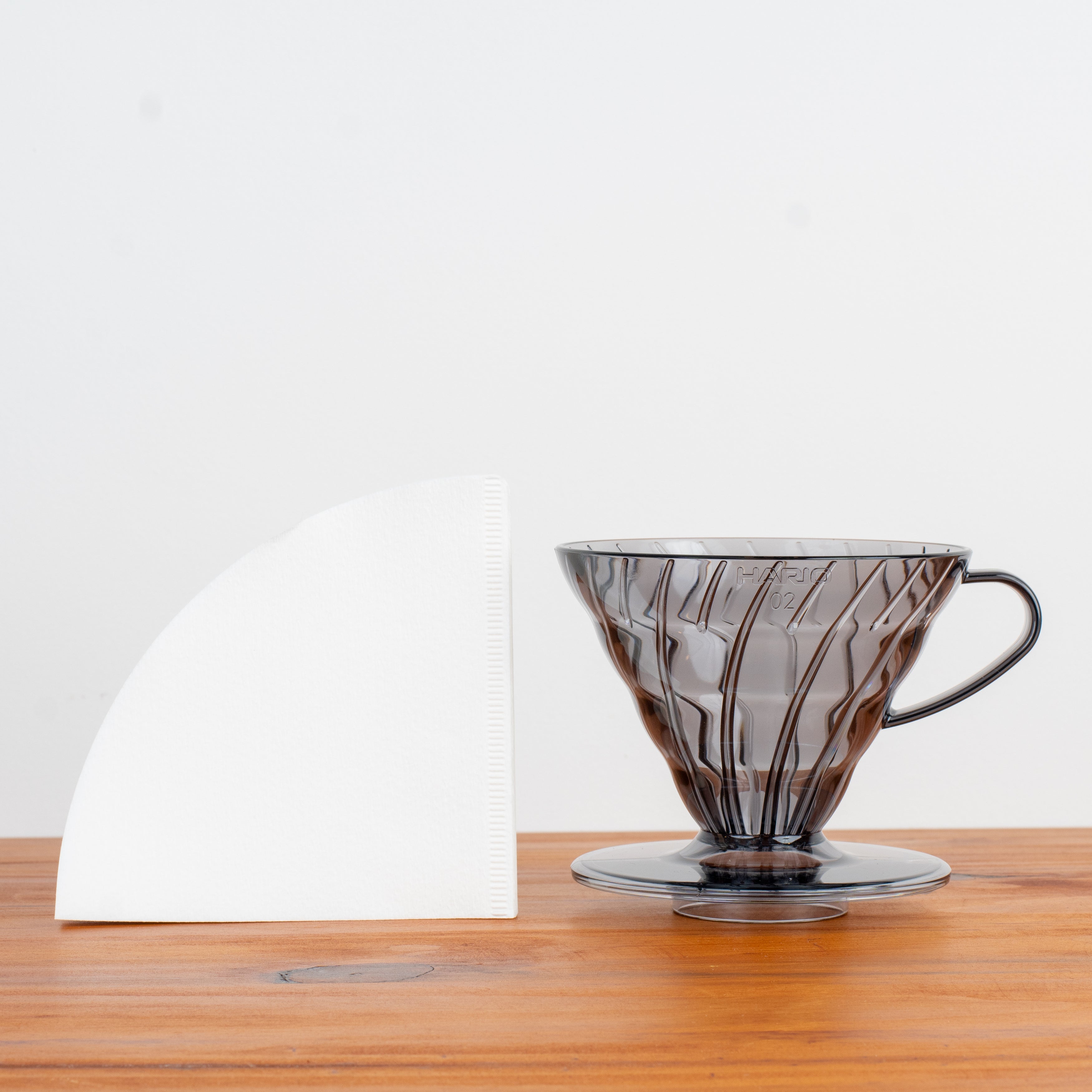 V60 Fumê + Filtro de Papel V60 (100 unidades) imagem 1