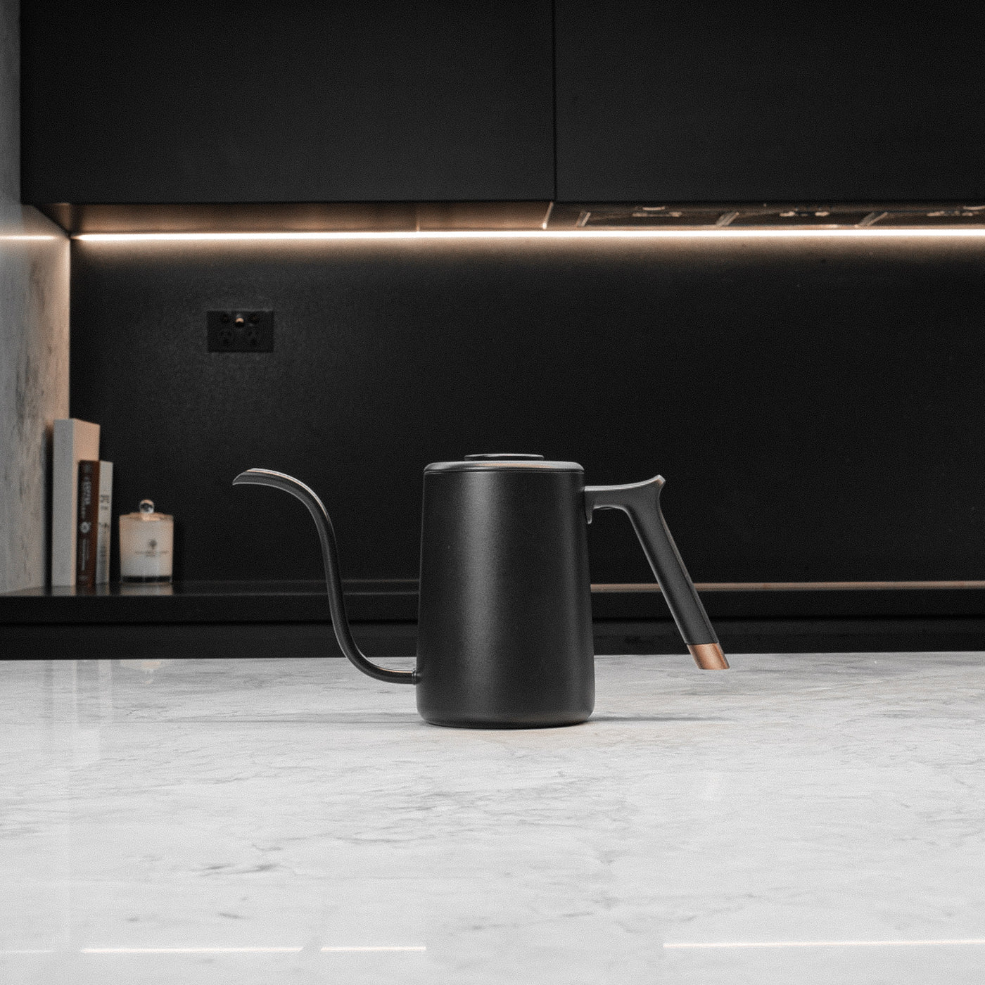 Fish Pure Kettle 700ml | BLACK